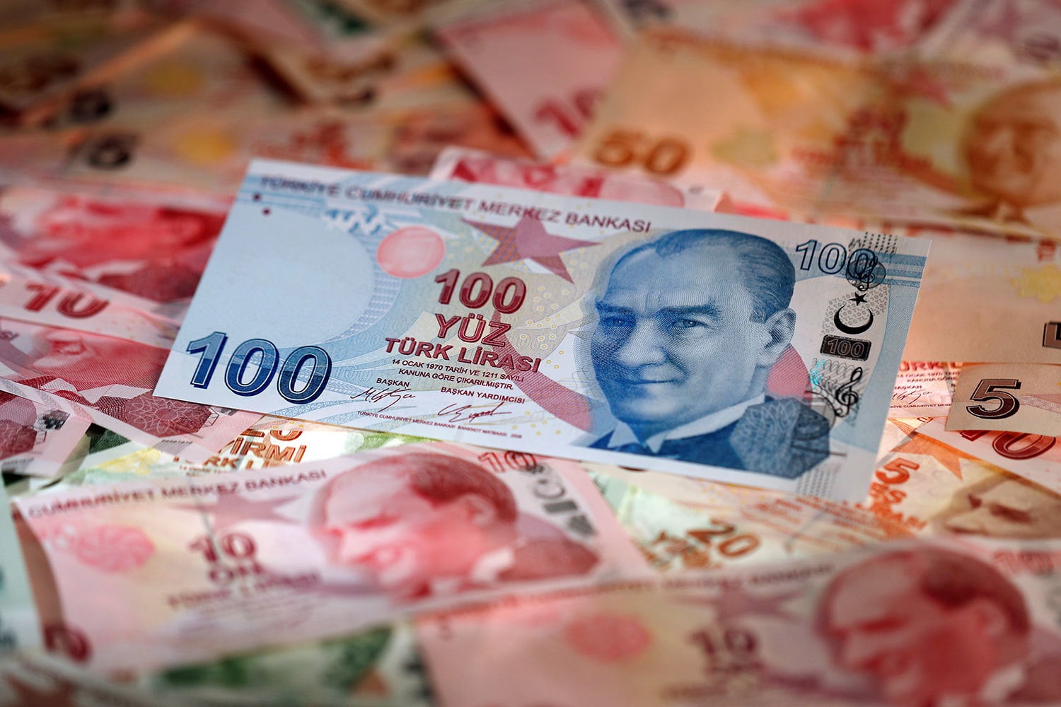 Изображение Лира и дальше теряет в цене – недовольство в Турции возрастает