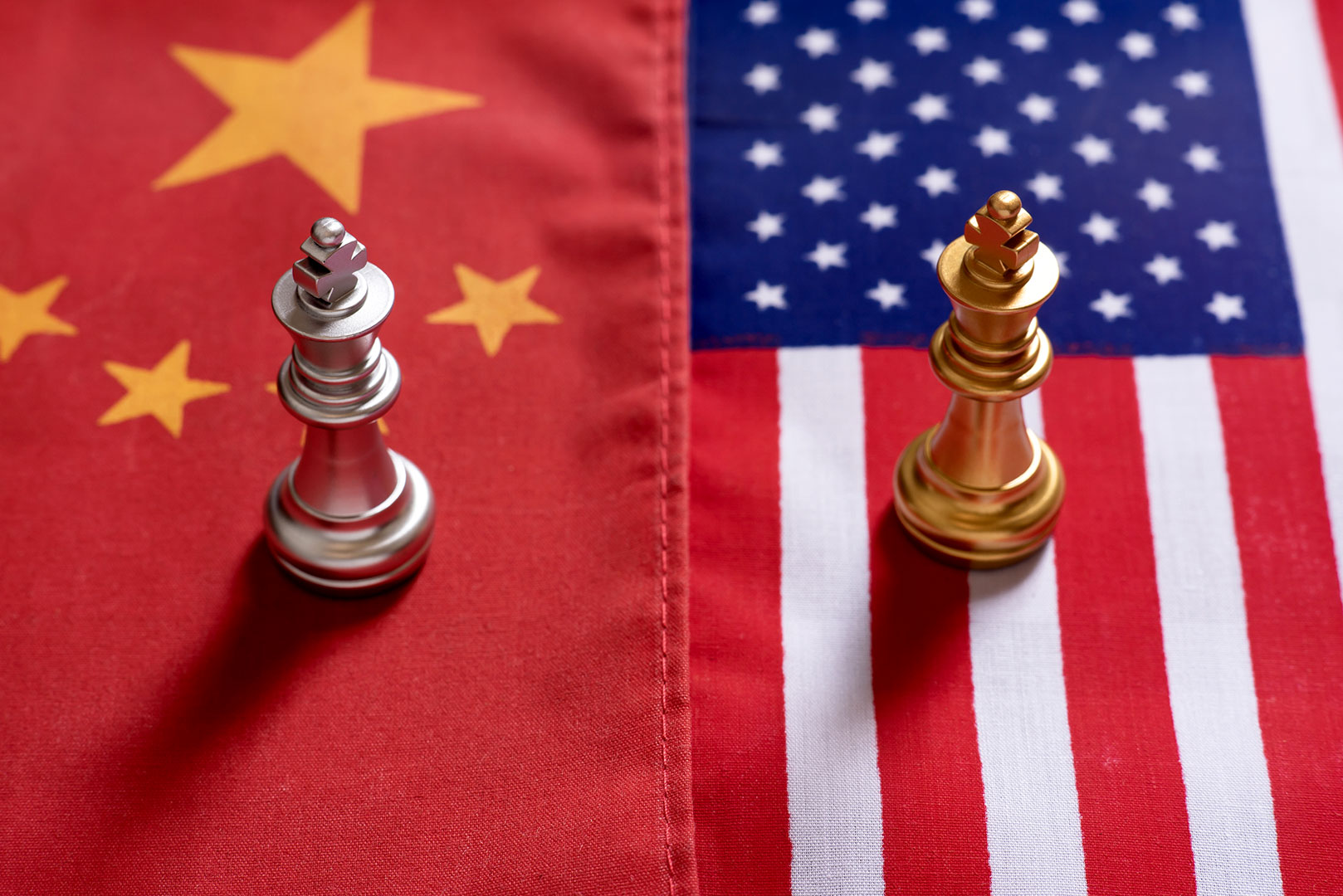 Изображение США и Китай: два сценария развития регулирования криптовалют